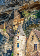Fototapeta na wymiar The village of La Roque-Gageac, ranked among the most beautiful villages in France, is nestled between the cliffs and the Dordogne.