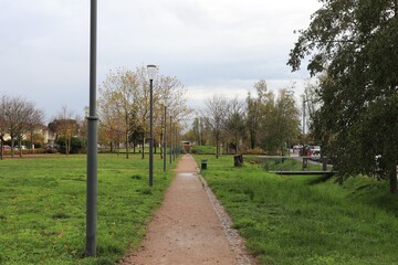 Le parc Bourlione, grand parc public et espace vert, ville de Corbas, département du Rhône, France