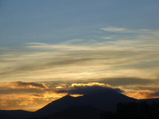 Amanecer en carretera