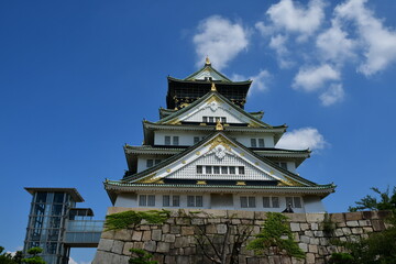 青空と大阪城