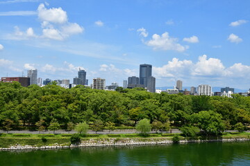 Fototapeta na wymiar 大阪城からの眺め