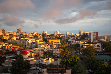 Obraz premium Aerial landscape of the central district of the city of Maputo, Mozambique during sunset