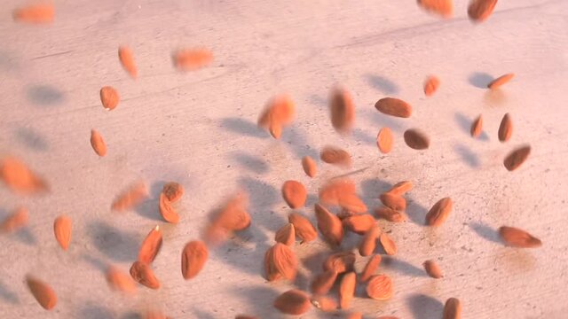 Mandorle cascata  - Almonds cascade - 400 Fps Sony