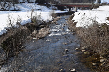 北国の雪溶け風景