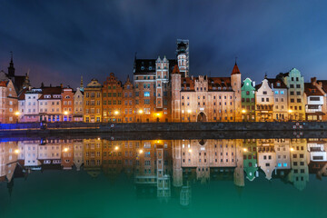 Fototapeta na wymiar Wonderful night view of Gdansk with reflection of houses in the water