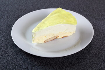 Cheesecake with lemon jelly topping