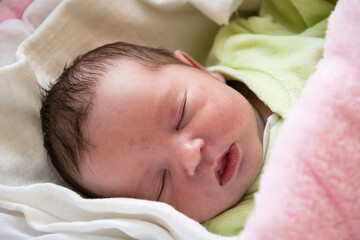 Obraz na płótnie Canvas Close-up of a sleeping newborn.