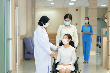 Female patients come to the doctor to inquire about their symptoms.