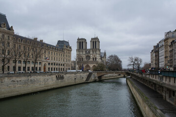 Fototapeta na wymiar View of the river Seine on a cloudy morning with Notre Dame in the background. Paris, France.