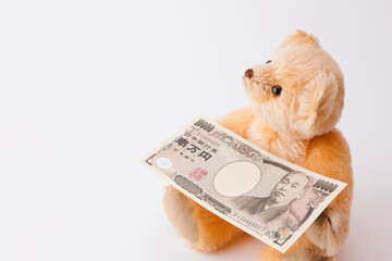 1万円を持ったテディベア