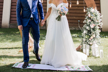 Fototapeta na wymiar bride and groom at the wedding ceremony