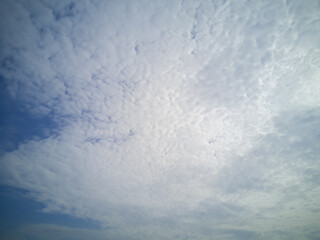 Obraz premium White clouds in the blue sky