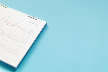 Obraz premium 2021 calendar page on blue background business planning appointment meeting concept