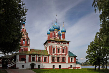 Fototapeta na wymiar Uglich. Yaroslavl region. Uglich Kremlin; Church of Demetrius on blood; 17th century; beautiful Church; top 23 most beautiful churches in the world;