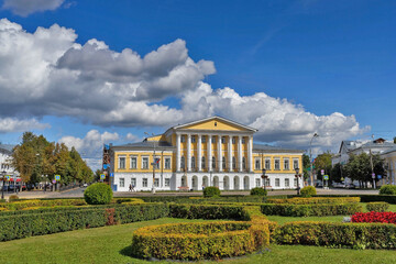 Kostroma. Susaninskaya square. The mansion of Lieutenant General S. S. Borschov. early 19th century.