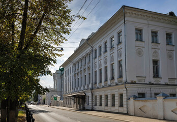 Kostroma. The house on the prospect of the World (Pavlovskaya street). Building of the Romanov...