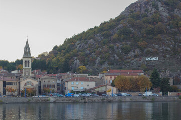 Obraz premium Andance - vue de la via Rhôna