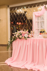 elegant wedding reception table arrangement, floral centerpiece