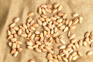 Fragrant salty pistachios, on jute fabric.
