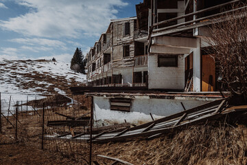 Lostplace- Altes zerfallenes Skihotel in Italien