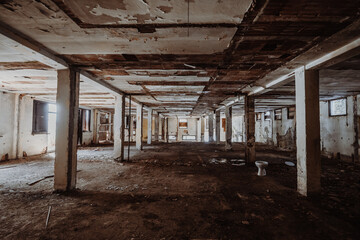Lostplace- Altes zerfallenes Skihotel in Italien