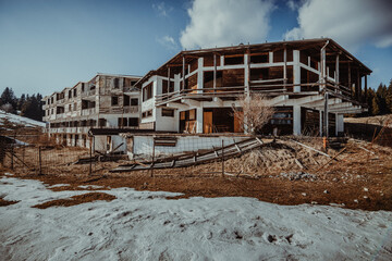 Lostplace- Altes zerfallenes Skihotel in Italien