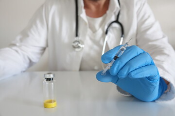 Fototapeta premium infirmier prépare la vaccination