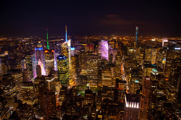 Obraz premium New York Manhattan skyline top view during autumn sunset with amazing colors and sights of skyscrapers