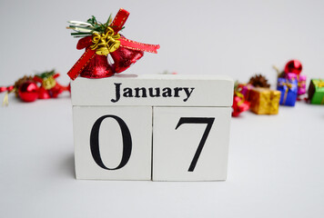 Date 7th January with blurred christmas ornament background