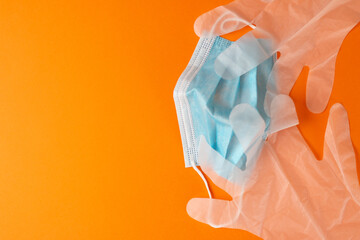Residuos medical covid 19 en fondo naranja con espacio para texto