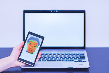 顔認証　セキュリティ　eKYC　DX【認証のデジタル化のイメージ】（自作のコンテンツをスマホ画面に表示しています）