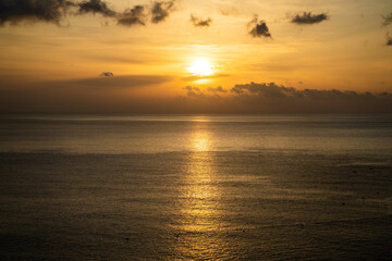 海とと空と日の出(朝日)