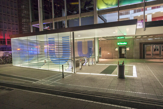 U-Bahn station Theaterplatz by night