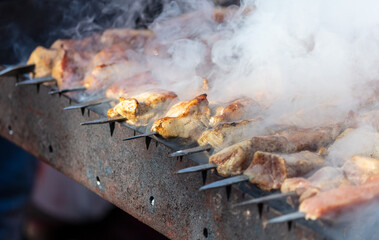 Meat on skewers is fried