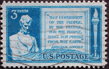 Obraz premium USA - Circa 1948 : a postage stamp printed in the US showing a portrait of President Abraham Lincoln. Occasion: the greatest speech: Gettysburg Address