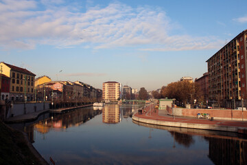 Darsena di Milano con cielo e riflessi