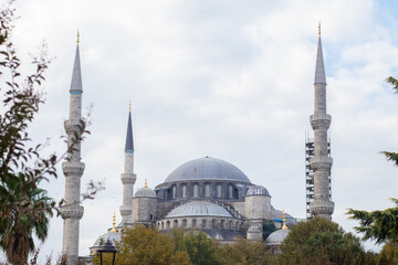 Fototapeta na wymiar The Sultanahmet Mosque Blue Mosque - Istanbul, Turkey. Famous turkish islamic landmark