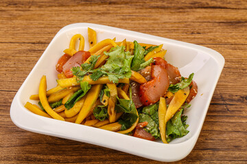 Salad with mango and chicken