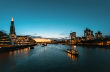 Skyline von London von der Tower Bridge, UK © Iakov Kalinin