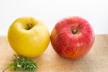 シナノゴールドとサンふじ　林檎