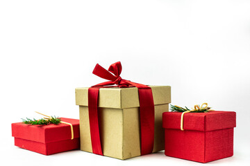 Obraz premium Colorful gift boxes. Christmas gift. Isolated on a white background
