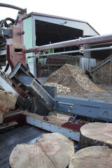 Fototapeta premium Machine à bois fendeuse bois de chauffage