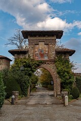 Tor zur Altstadt von Grazzano Visconti in der Emilia-Romagna in Italien