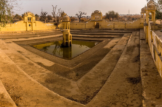 A View Of A Traditional Water Harvesting Well On The Outskirts Of Mandawa, India At Sunrise