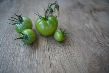 green tomatoes on a wooden table close up 