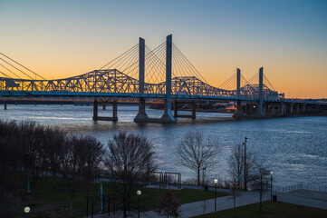 Fototapeta na wymiar Louisville Kentucky Bridge Over Ohio River