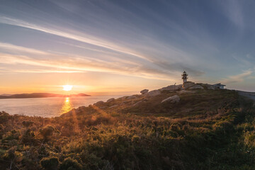 Faro al atardecer