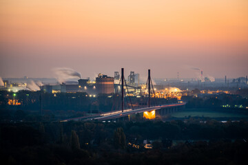 Blaue Stunde und Sonnenaufgang auf der halde Rheinpreussen