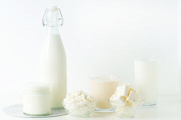 Obraz na płótnie Canvas Different milk products: milk, cheese and yoghurt