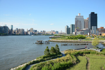 Obraz premium New York, USA - June 3, 2019: Gantry Plaza State Park in Queens